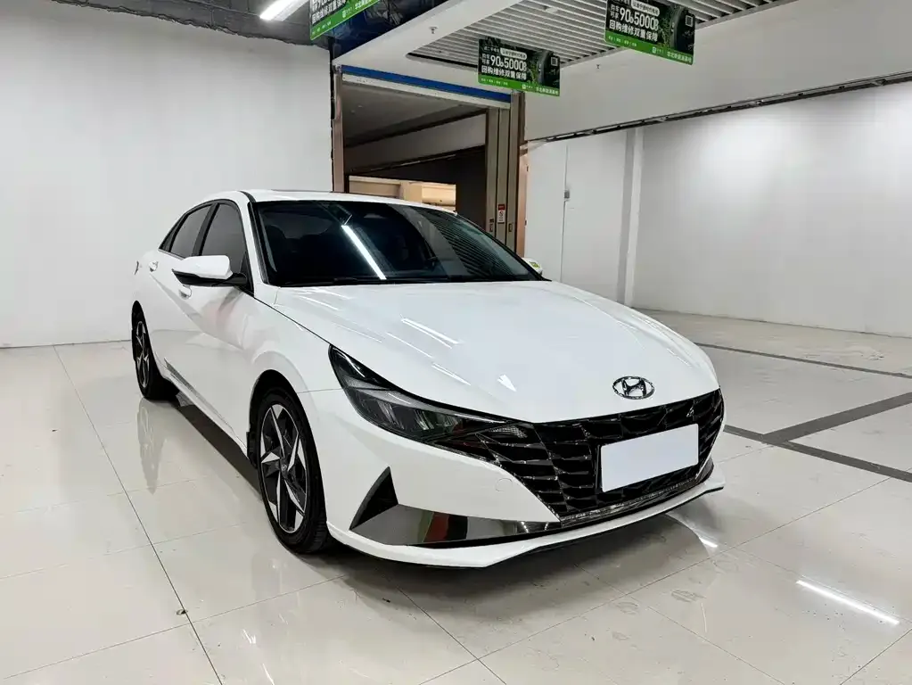 Hyundai Elantra — фото 3