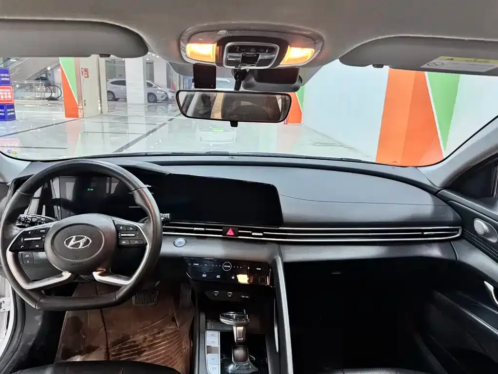 Hyundai Elantra — фото 6