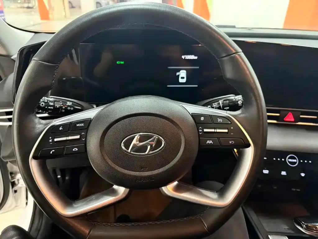 Hyundai Elantra — фото 7