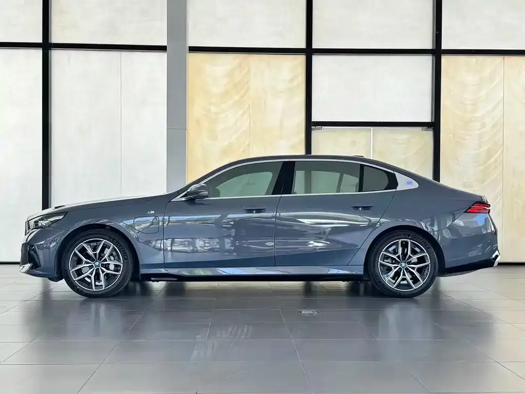 BMW i5 2025 из CN, фото 3