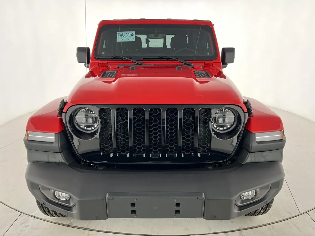 Jeep Gladiator 2023 из CN, фото 2