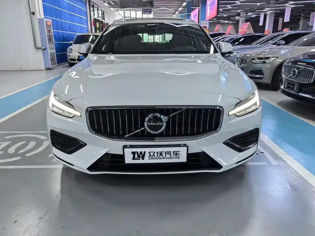Volvo V60 2025 из CN, фото 2