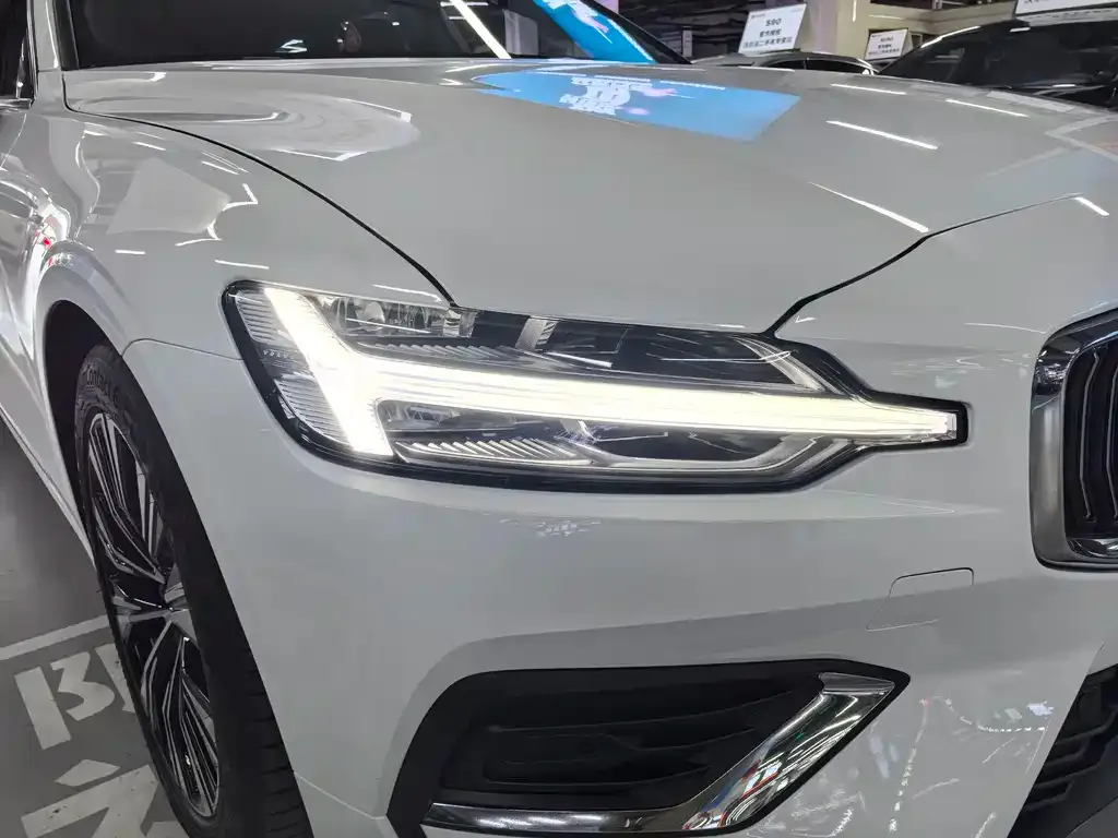 Volvo V60 2025 из CN, фото 4
