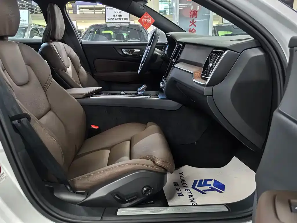 Volvo V60 2025 из CN, фото 6
