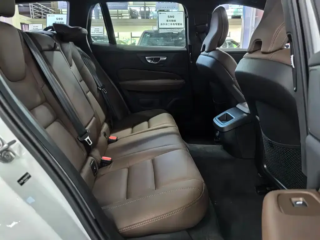 Volvo V60 2025 из CN, фото 7