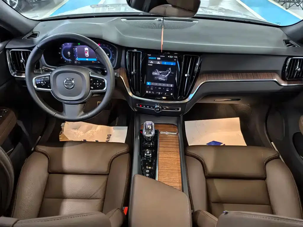 Volvo V60 2025 из CN, фото 8