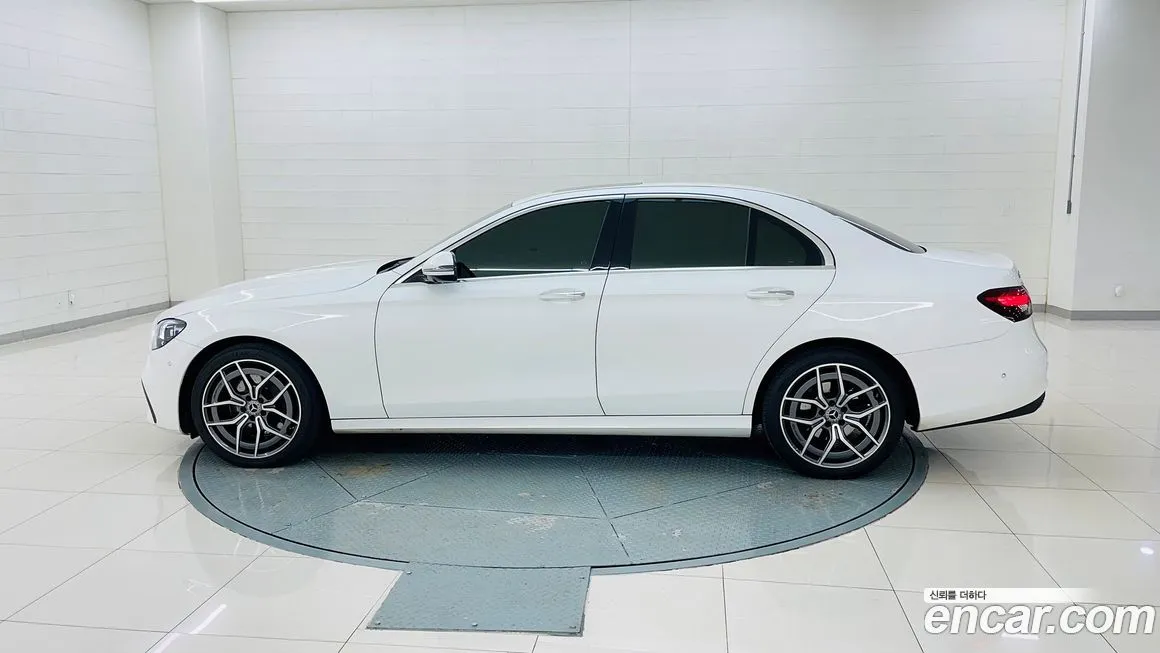 Mercedes-Benz E-Class 2023 из KR, фото 2