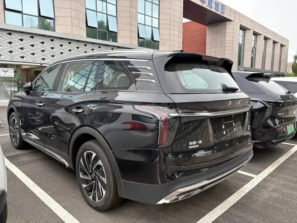 Hongqi HS7 PHEV — фото 3