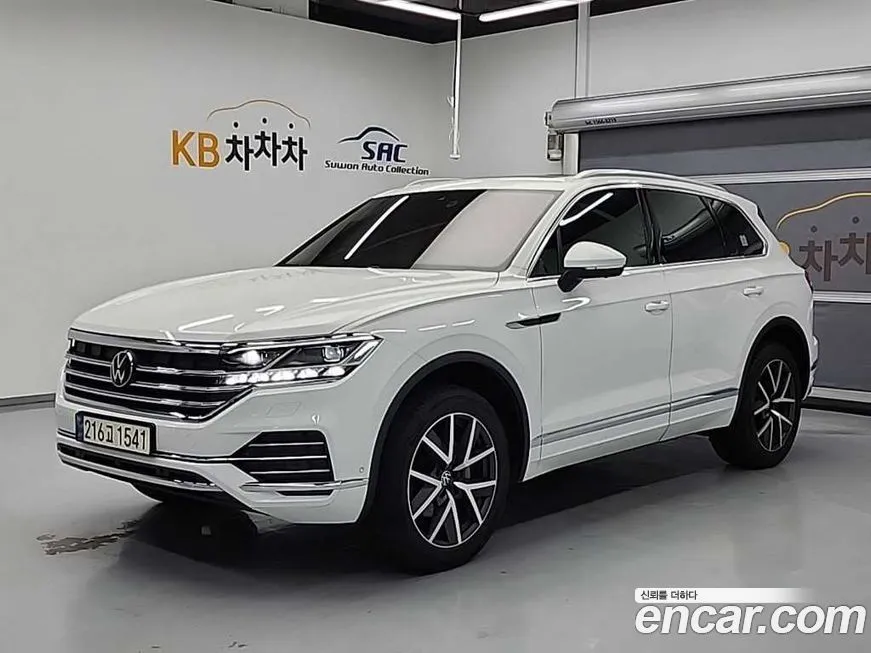 Volkswagen Touareg — фото 1