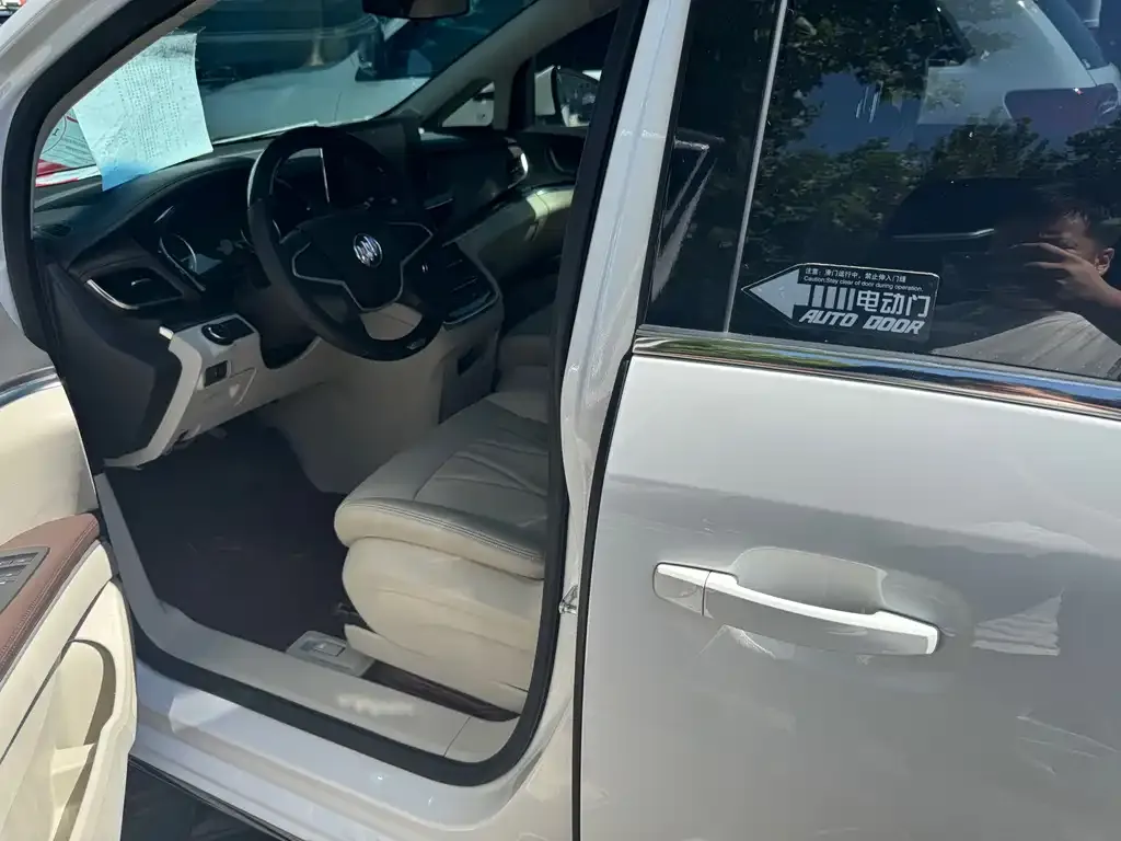 Buick GL8 2024 из CN, фото 3