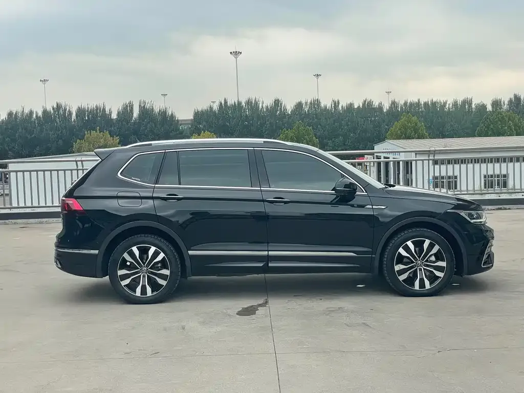 Volkswagen Tiguan L 2023 из CN, фото 7