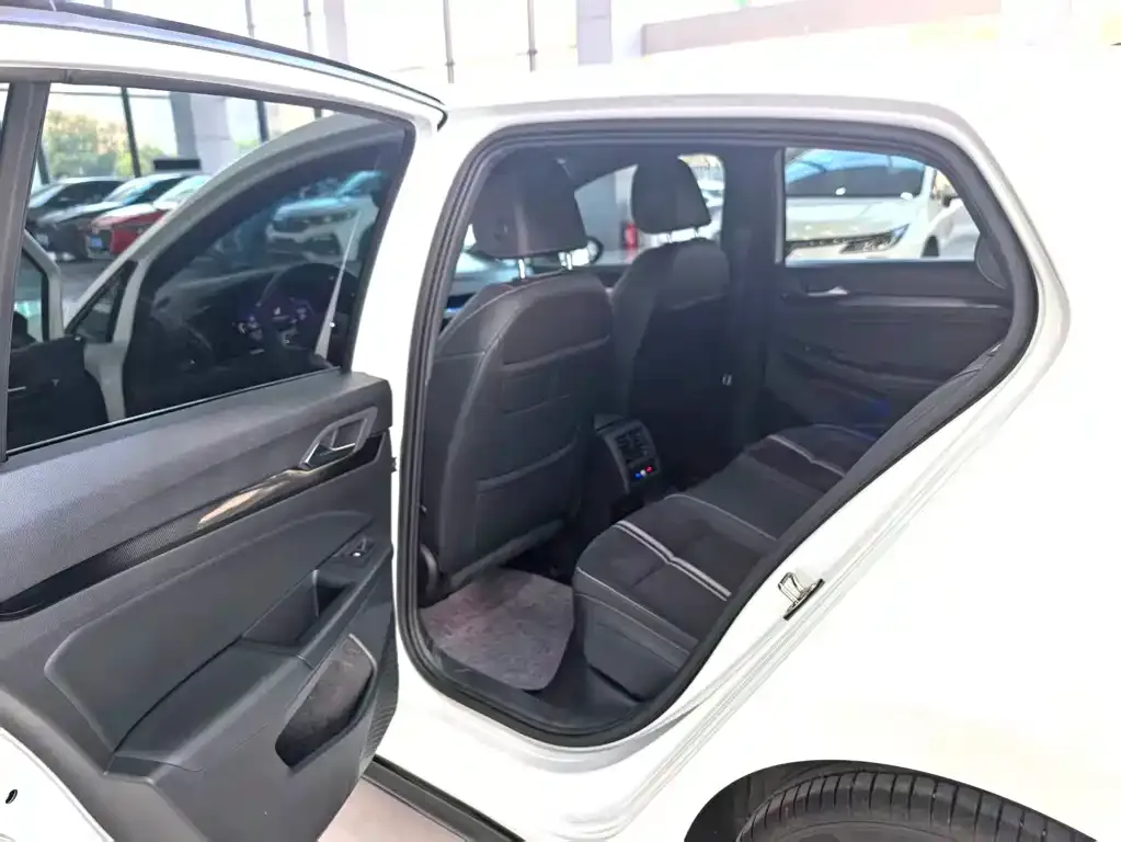 Volkswagen Golf 2022 из CN, фото 10