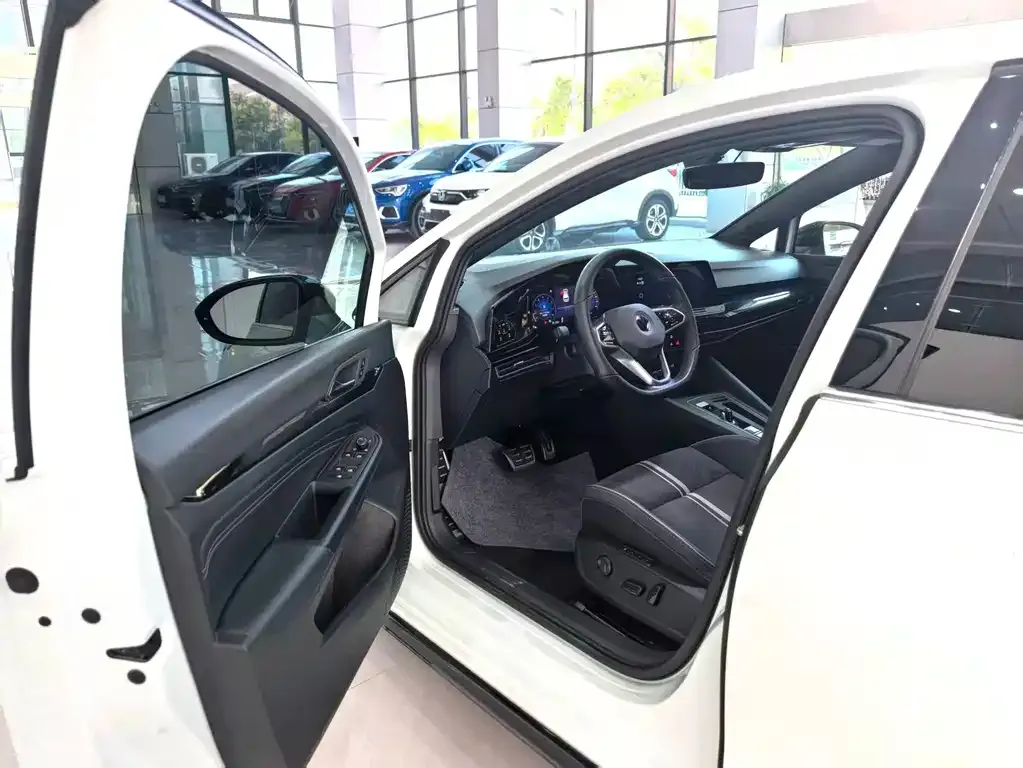 Volkswagen Golf 2022 из CN, фото 9