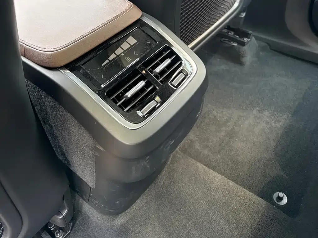 Volvo XC90 2023 из CN, фото 6