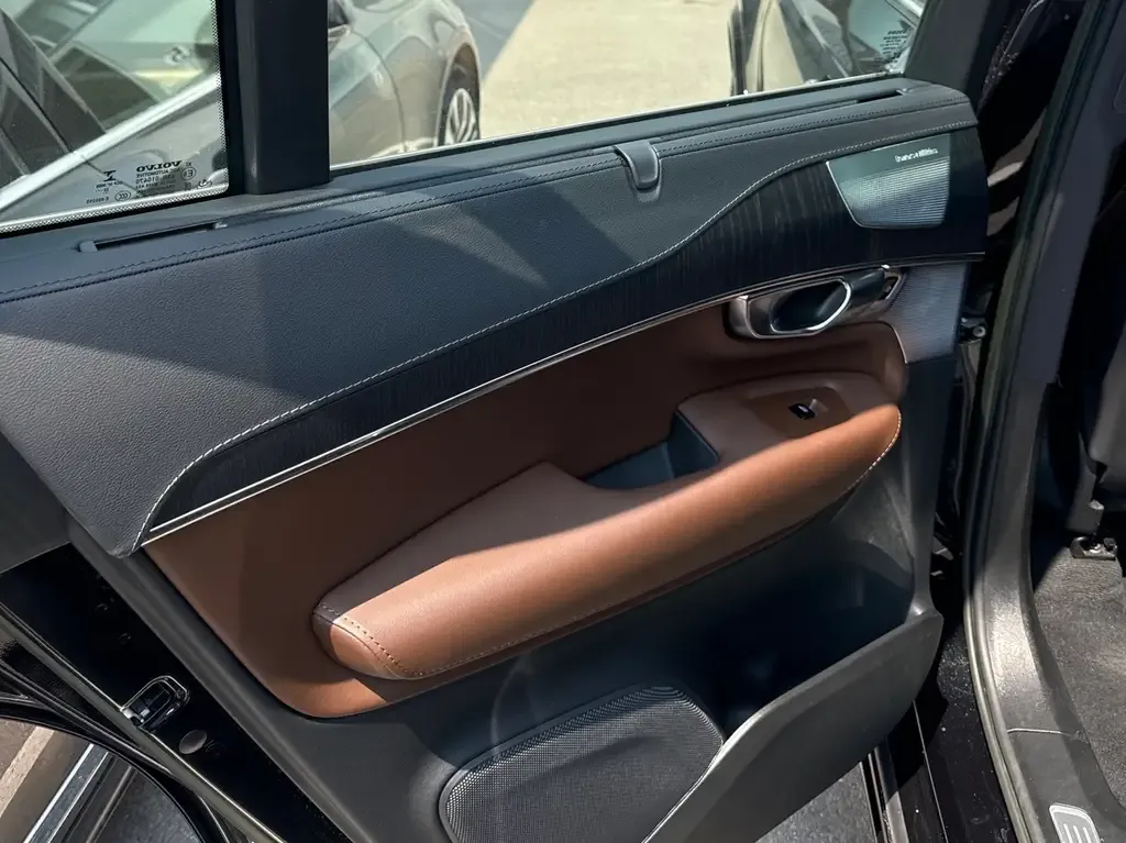 Volvo XC90 2023 из CN, фото 8