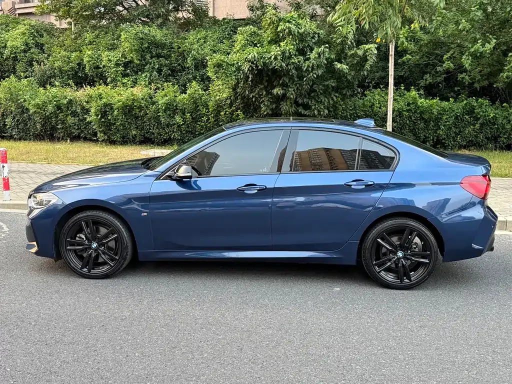 BMW 1 Series 2023 из CN, фото 3