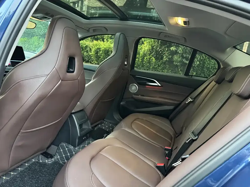 BMW 1 Series 2023 из CN, фото 8