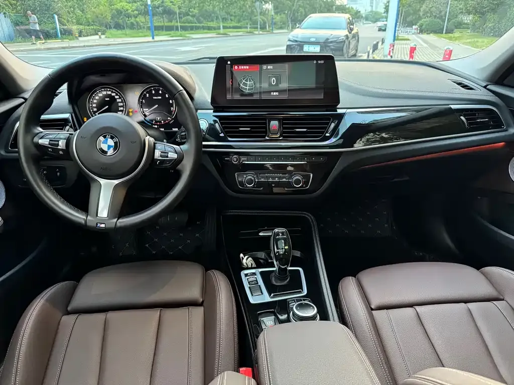 BMW 1 Series 2023 из CN, фото 9