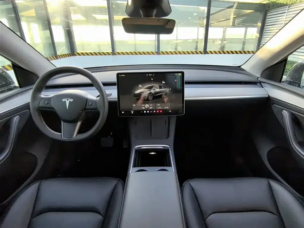 Tesla Model Y — фото 5