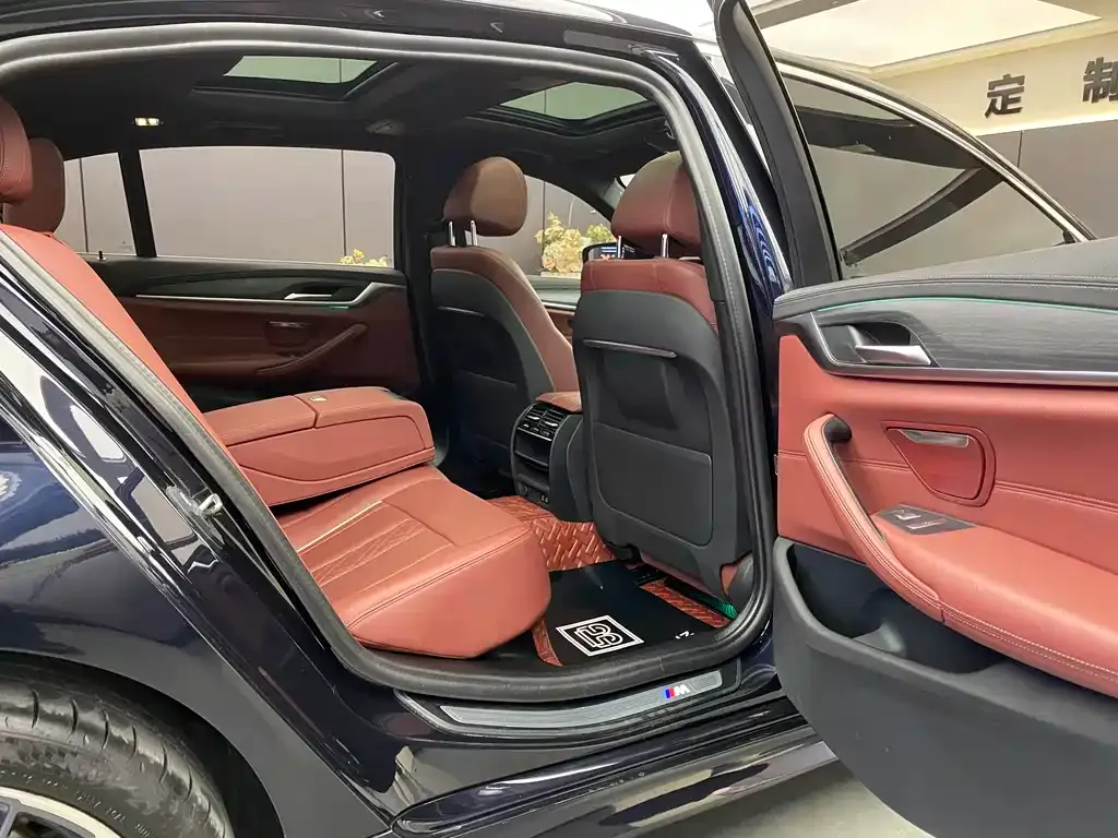 BMW 5 Series 2021 из CN, фото 8