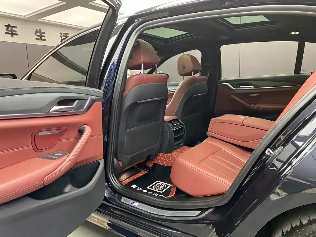 BMW 5 Series 2021 из CN, фото 9