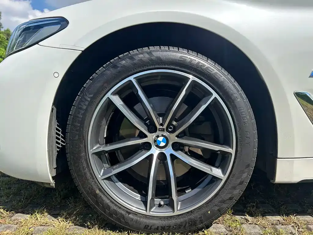 BMW 5 Series — фото 4