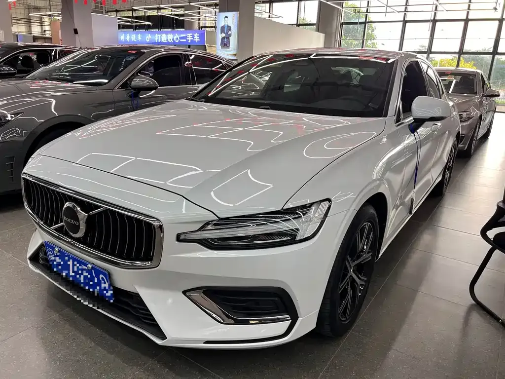 Volvo S60 2022 из CN, фото 1