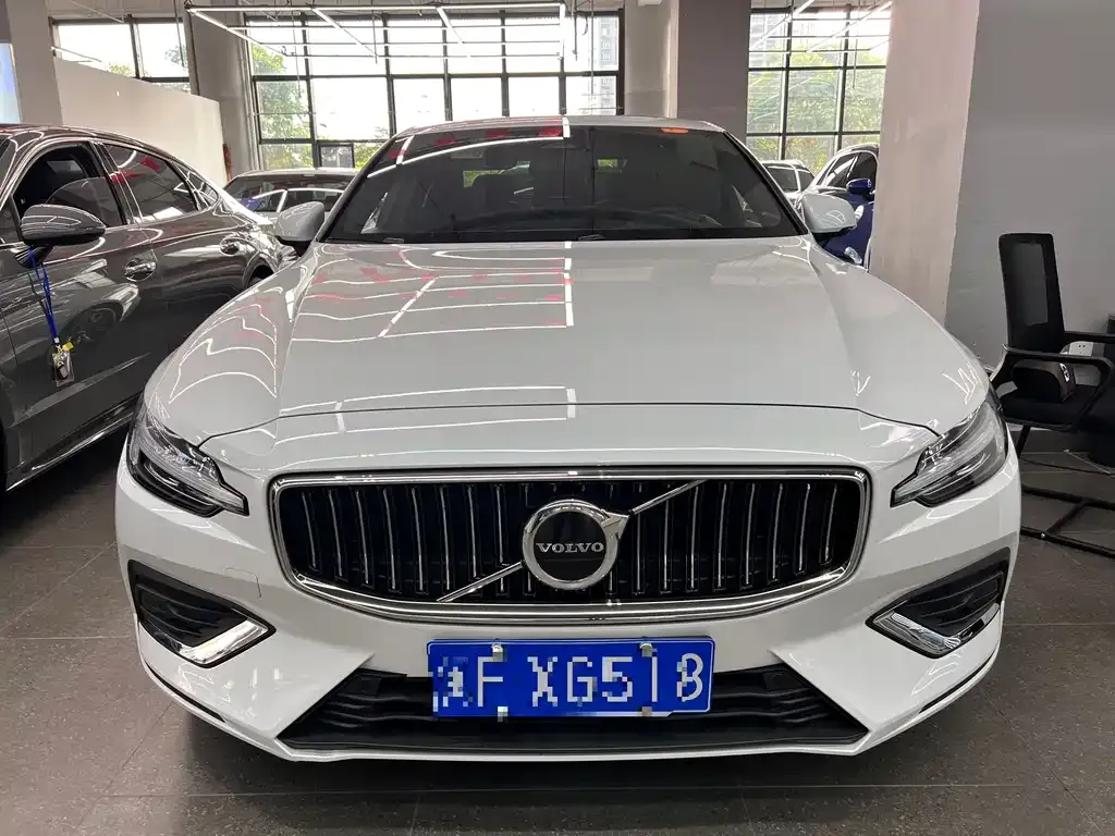 Volvo S60 2022 из CN, фото 2