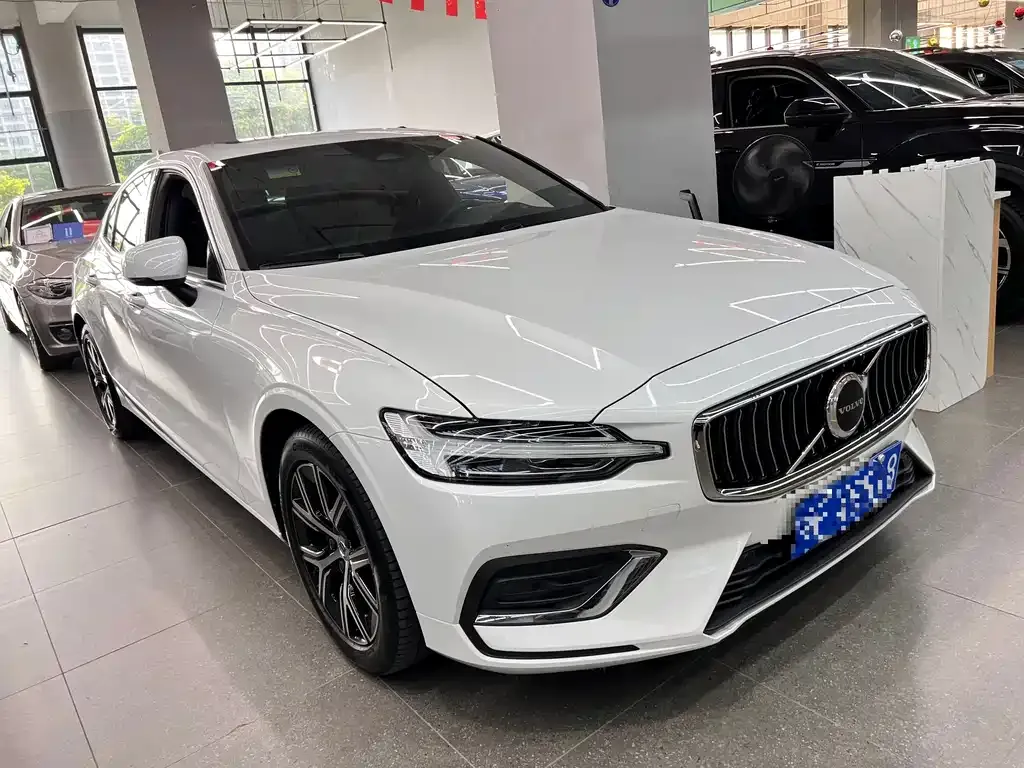Volvo S60 2022 из CN, фото 3