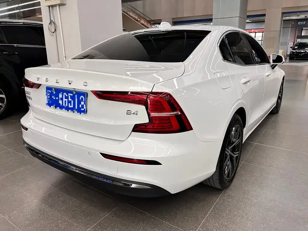 Volvo S60 2022 из CN, фото 5