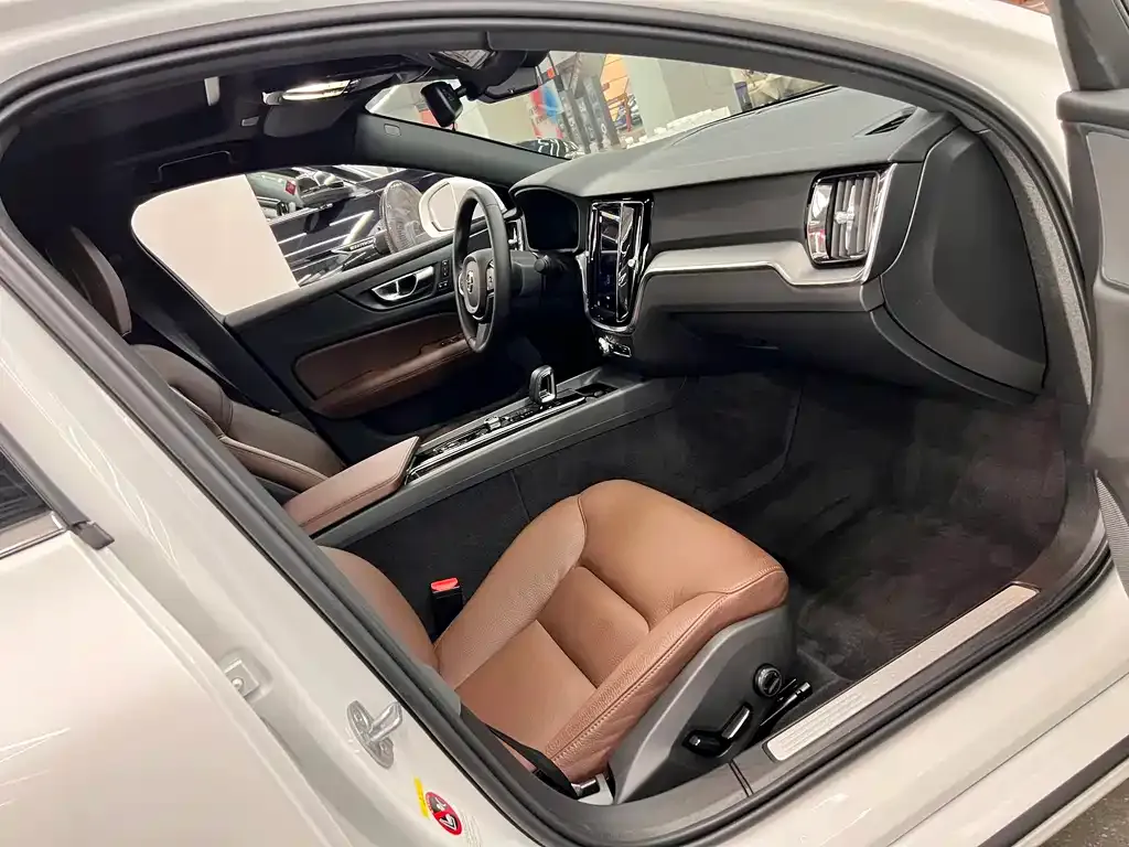 Volvo S60 2022 из CN, фото 6