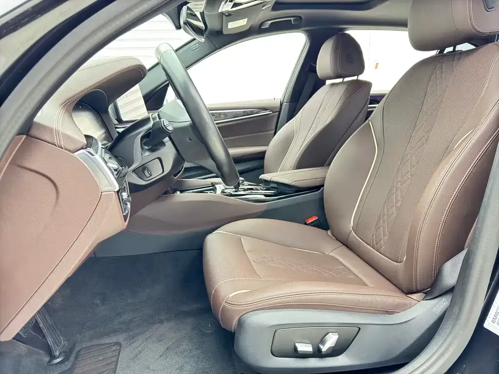 BMW 5 Series 2023 из CN, фото 7