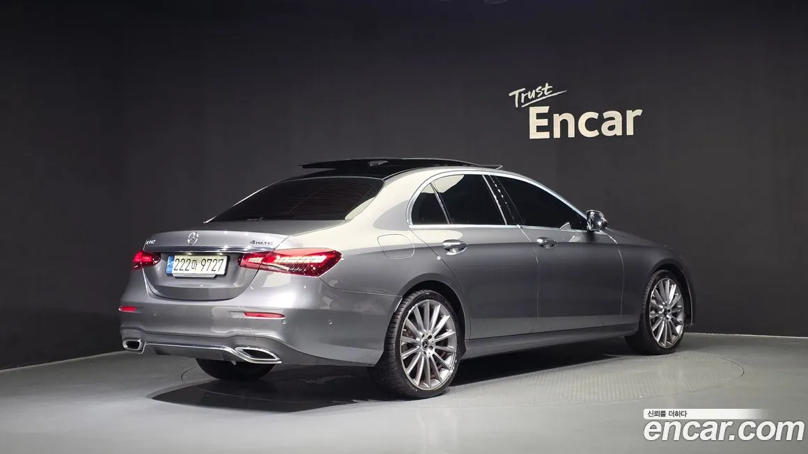 Mercedes-Benz E-Class — фото 2