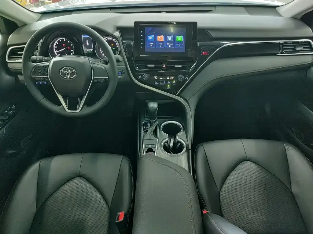 Toyota Camry — фото 10