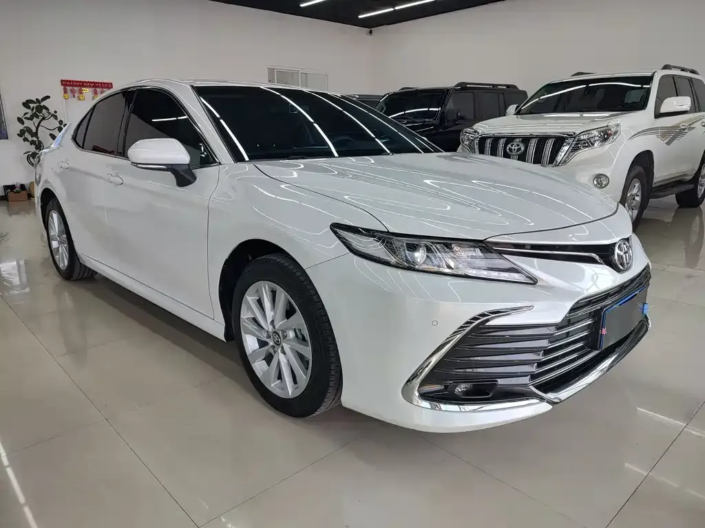 Toyota Camry — фото 2