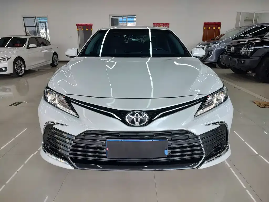 Toyota Camry — фото 3