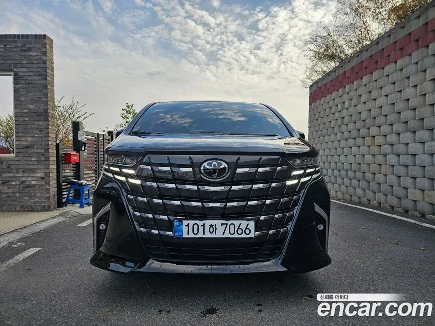 Toyota Alphard — фото 2