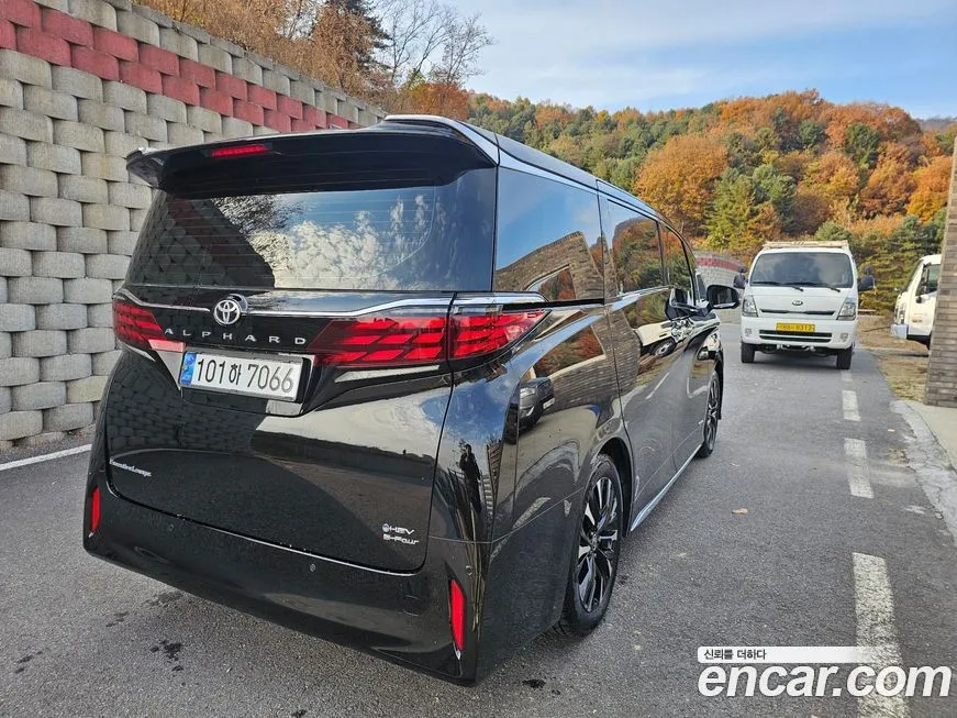 Toyota Alphard — фото 3