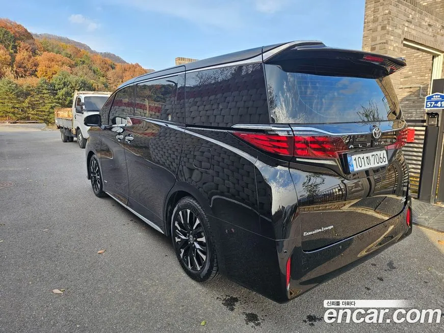 Toyota Alphard — фото 5