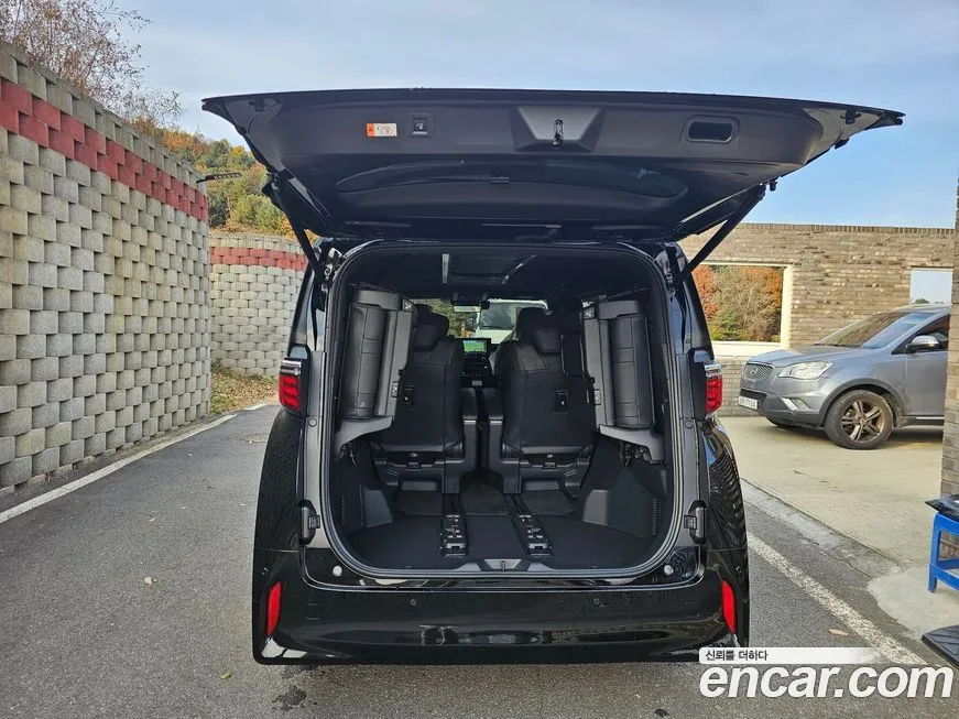 Toyota Alphard — фото 6
