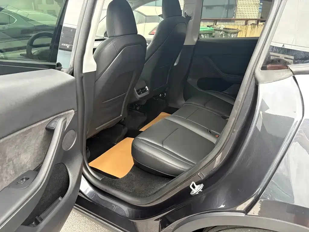 Tesla Model Y 2024 из CN, фото 8