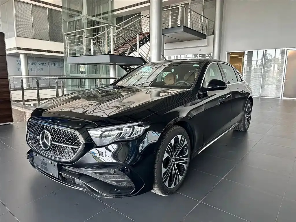 Mercedes-Benz E-Class — фото 1
