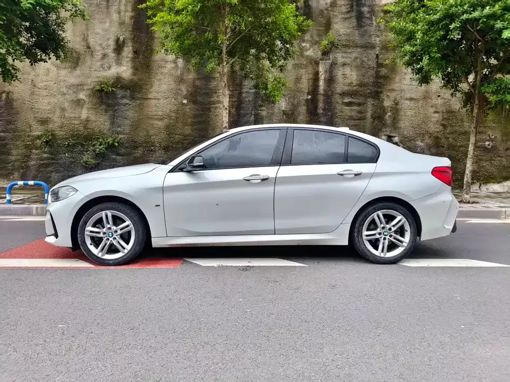 BMW 1 Series 2021 из CN, фото 4