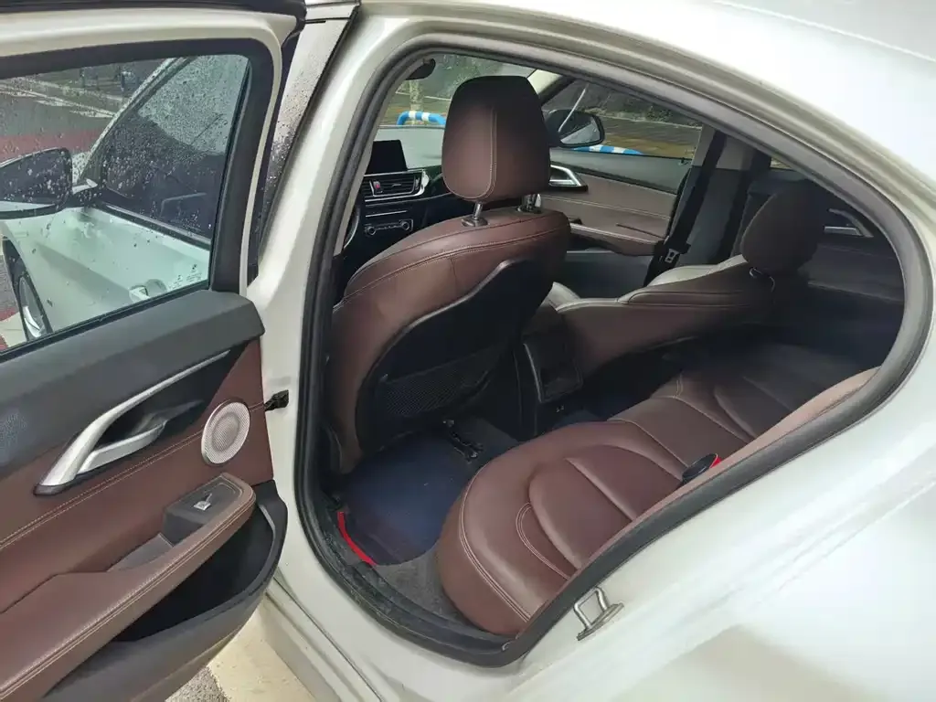 BMW 1 Series 2021 из CN, фото 7