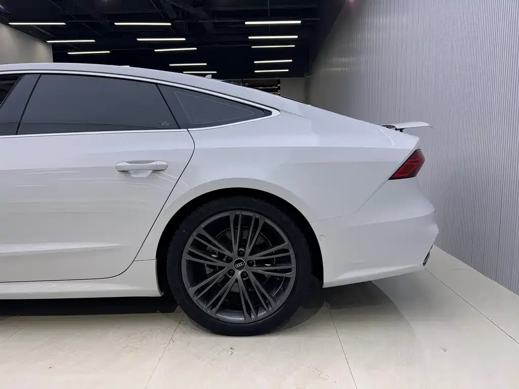 Audi A7 2022 из CN, фото 6