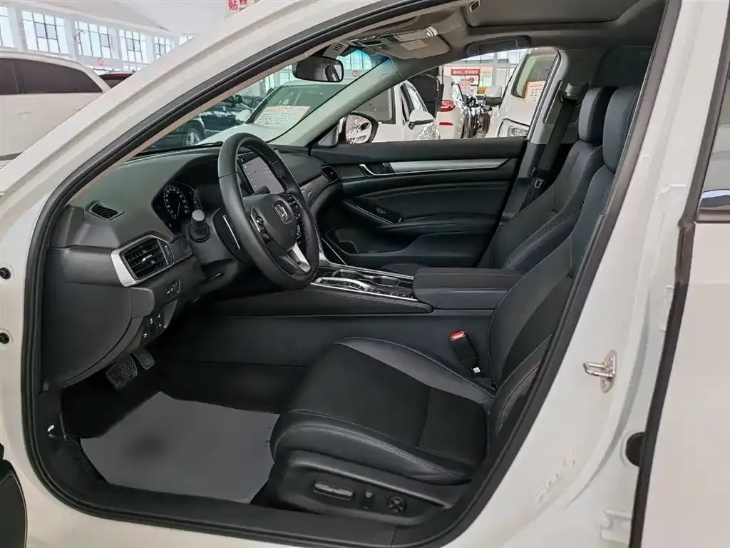 Honda Accord — фото 10