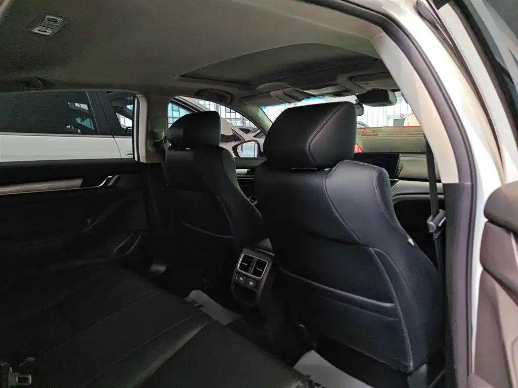 Honda Accord — фото 9