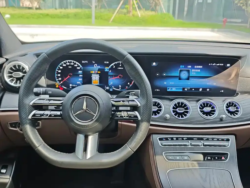 Mercedes-Benz E-Class — фото 10