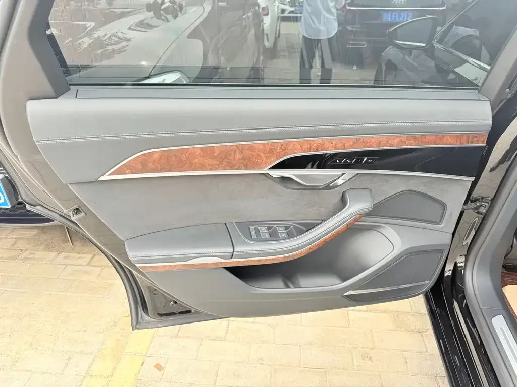 Audi A8 2023 из CN, фото 10