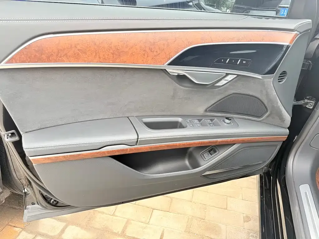 Audi A8 2023 из CN, фото 5
